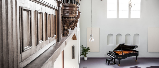 Edesche Concertzaal - zicht vanaf het orgel op de Bösendorfer