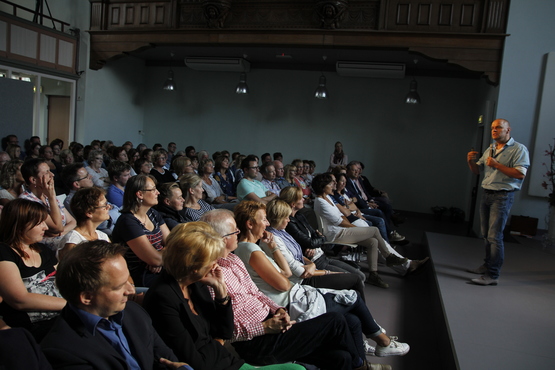 Marcel van Herpen intrigeert zijn luisteraars met zijn verworven wijsheden